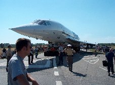 Der Transport der Concorde an den Rhein nach der Landung am Flughafen Karlsruhe / Baden-Baden