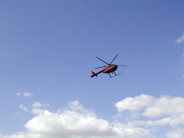 Hubschrauber Hughes in der Luft