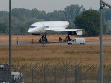Das Zerlegen der Concorde nach der Landung am Flughafen Karlsruhe / Baden-Baden