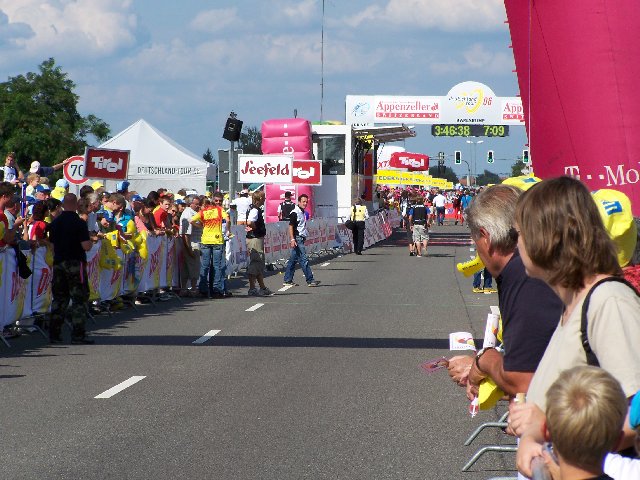 Deutschlandtour 2006: Zielgerade in Karlsruhe / Rheinstetten