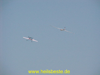 Flugplatz Karlsruhe / Forchheim: SP 91 mit Segelflugzeug im Schlepp