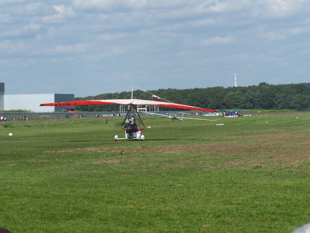 Start eines Trike am Flugplatz Rheinstetten